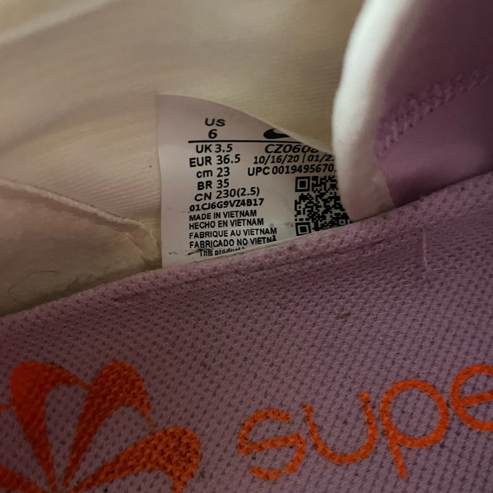 Nike Women's White Pink Black Orange Athletic Shoes - Picture 3 of 4